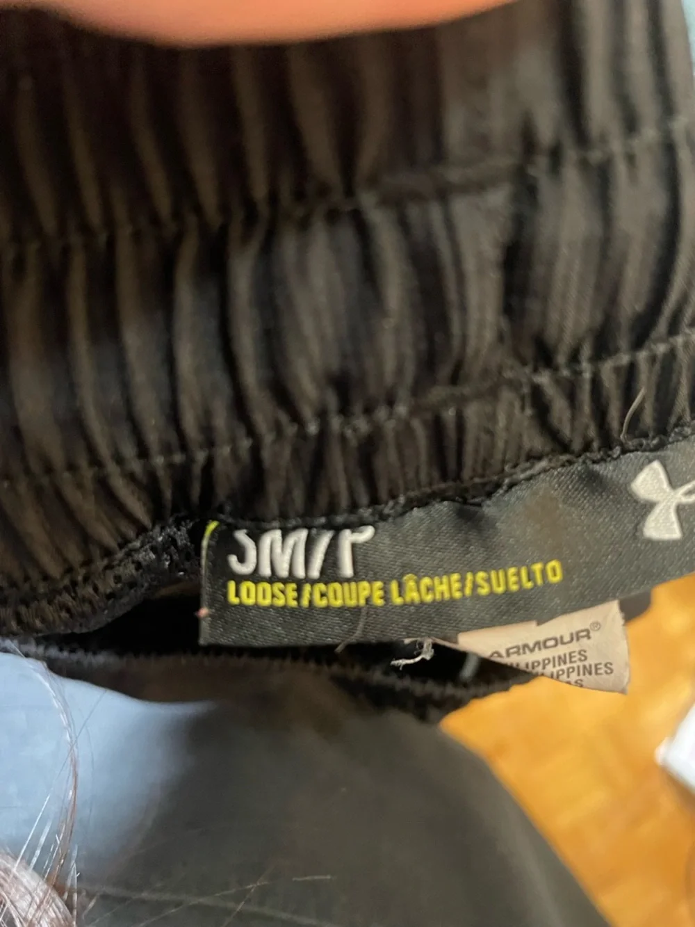 Under Armour Black Lightweight Track Pants – Size Small GUC *Flaw - Picture 14 of 16